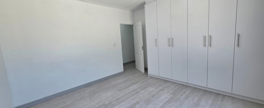 5 Bedroom Property for Sale in Kleinbaai Western Cape
